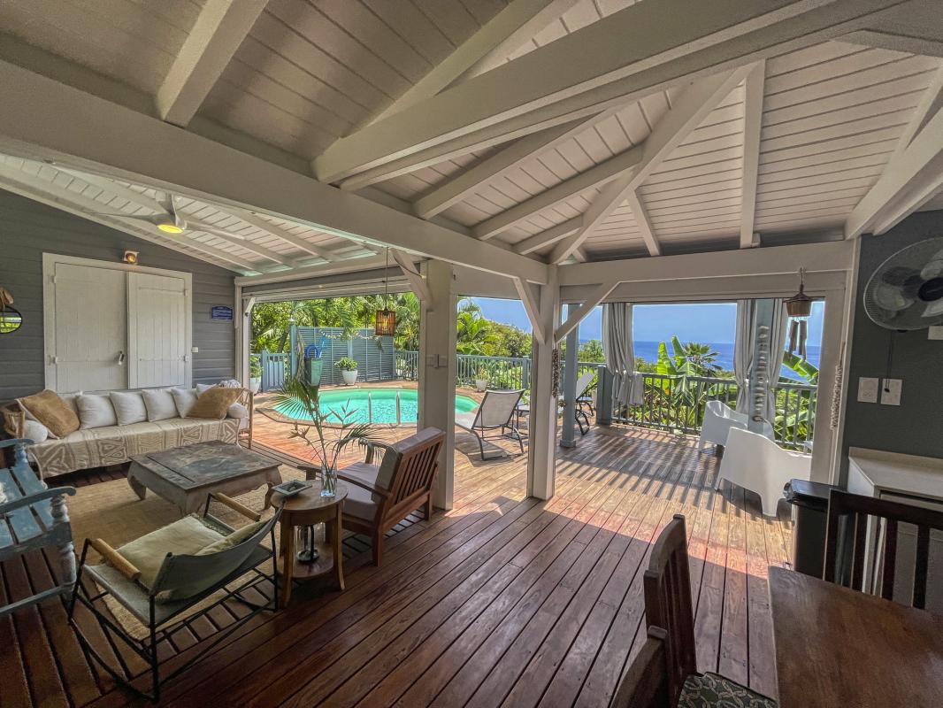 Location Villa vue mer Deshaies Guadeloupe-pièce principale-11